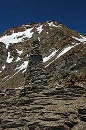 inline_812_https://edmiakqbdt6.exactdn.com/wp-content/uploads/2016/01/pitztalholiday_170px-oetzi_memorial.jpg
